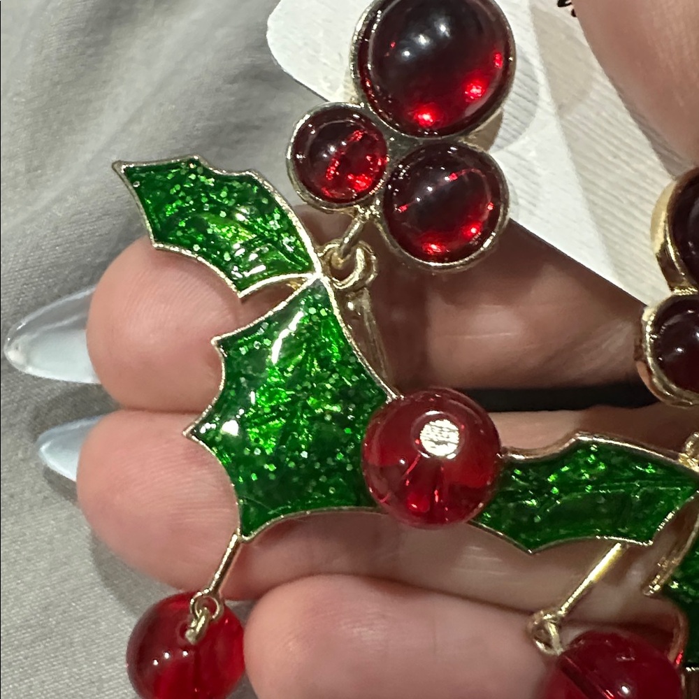 Elegant Red and Green Earrings - Picture 3 of 3
